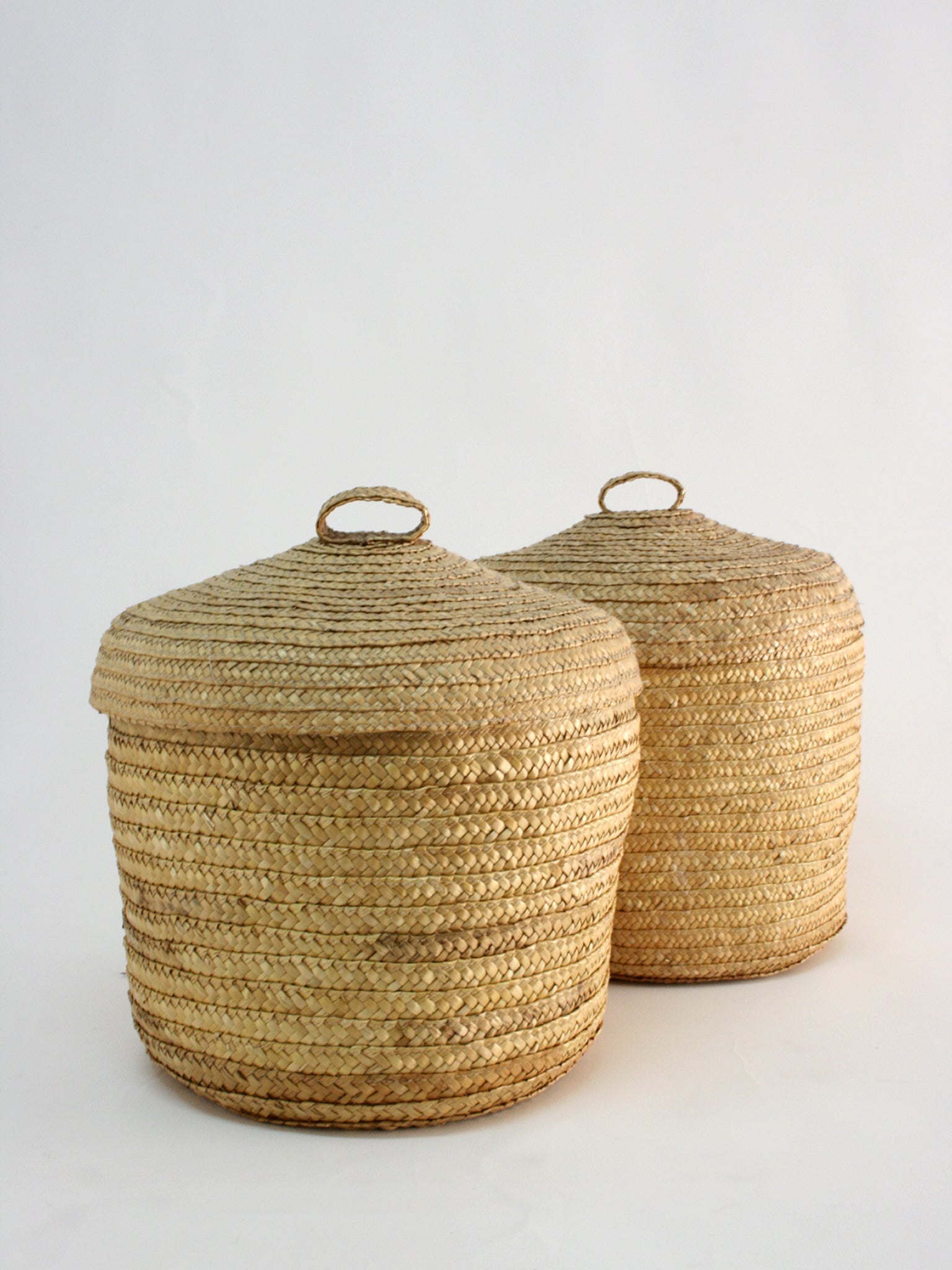 Round on sale straw basket